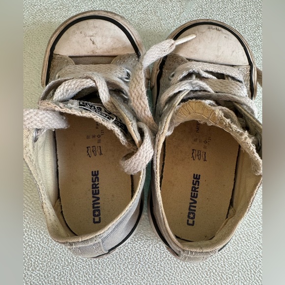 Toddler size 5 Converse shoe - Picture 6 of 8